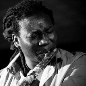 OUA-ANOU profil fb N et B.